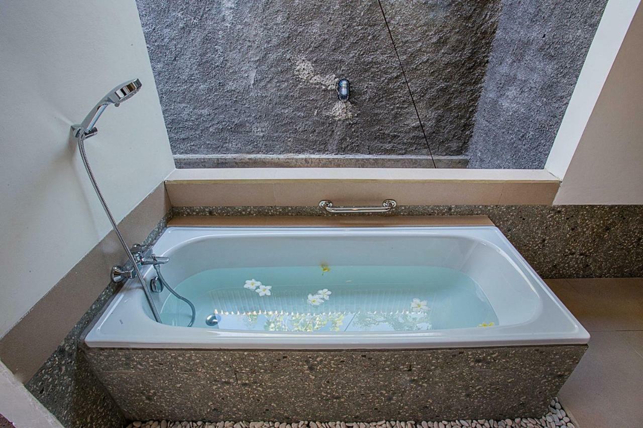 Ambengan Private Villas Toyapakeh 外观 照片